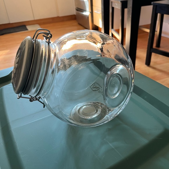 Adorable Pet Treat Jar 🐾 - Picture 2 of 3